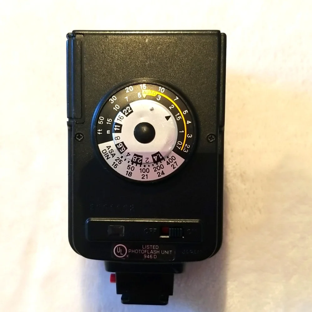 CAMERA EQUIPMENT:Minolta 35 MM Flash